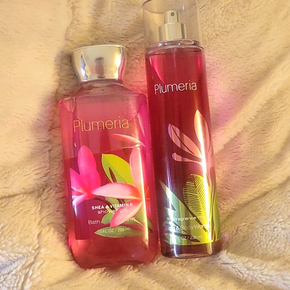 *Private listing* Bath and Body Works Plumeria set